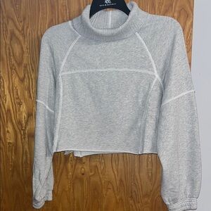 Aerie Gray Turtleneck Cropped Sweater size Small